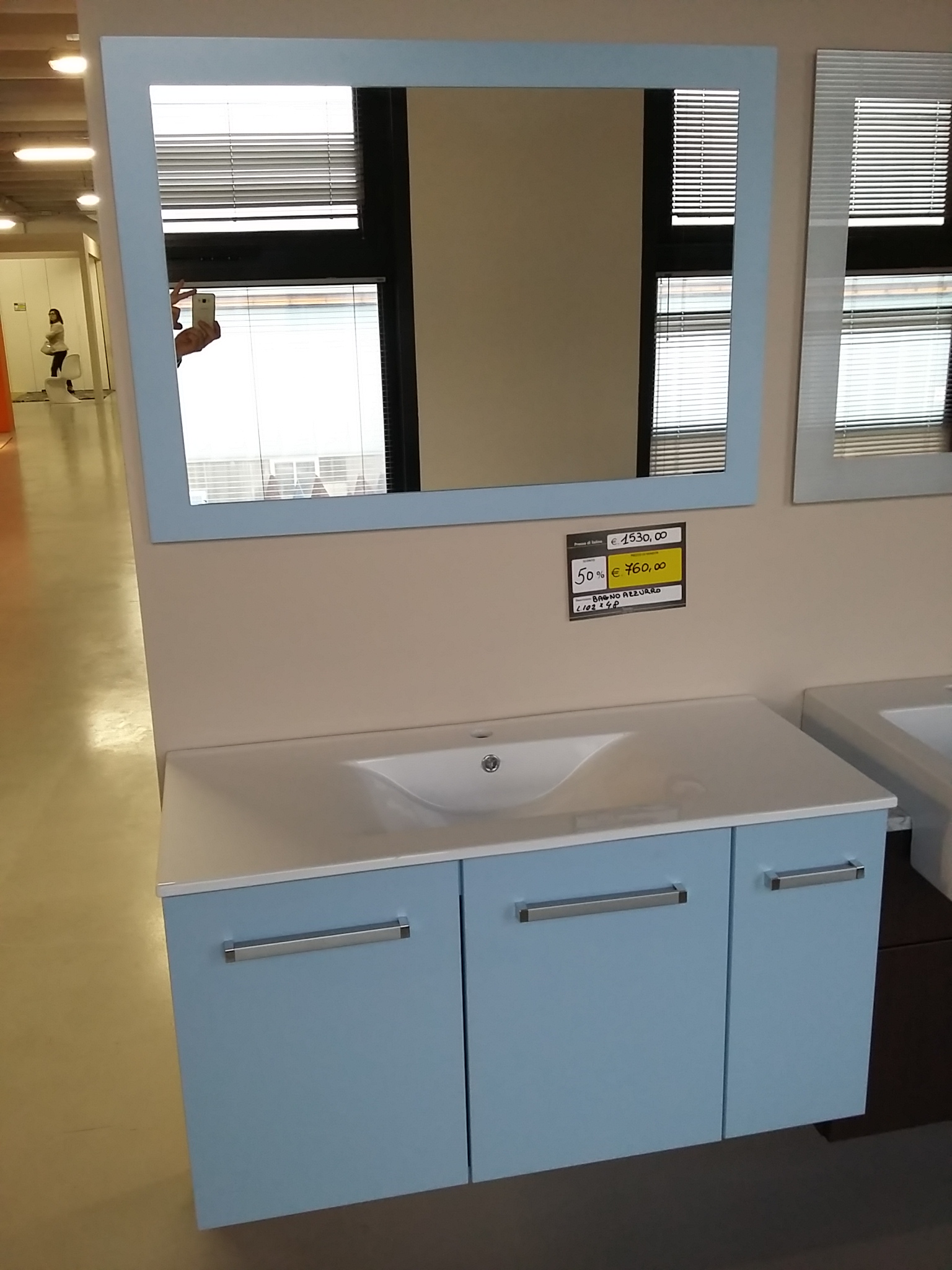 Bagno sospeso Easy azzurro con specchiera - Visma Arredo OUTLET