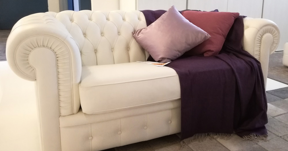 Divano in pelle capitonné tipo Chesterfield - Visma Arredo OUTLET